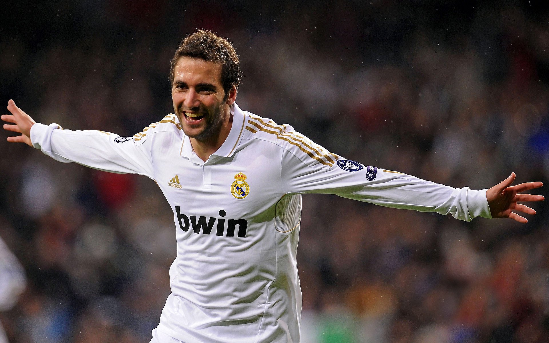 二线逼抢提供多重进攻出口，二线原则