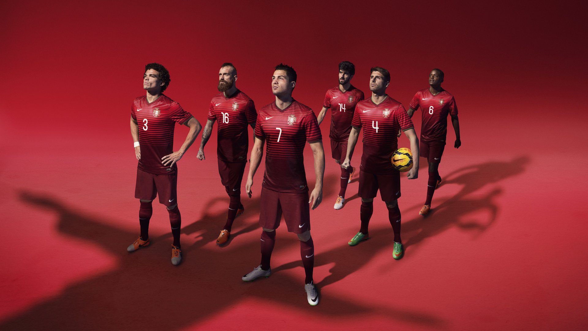 快攻中节奏精准是否优先于速度冲击，快节奏进攻和冷静创造进球机会